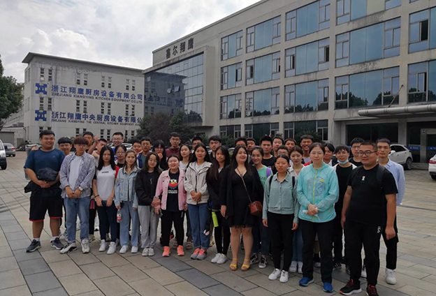 9月，高校学员来我司旅行实习